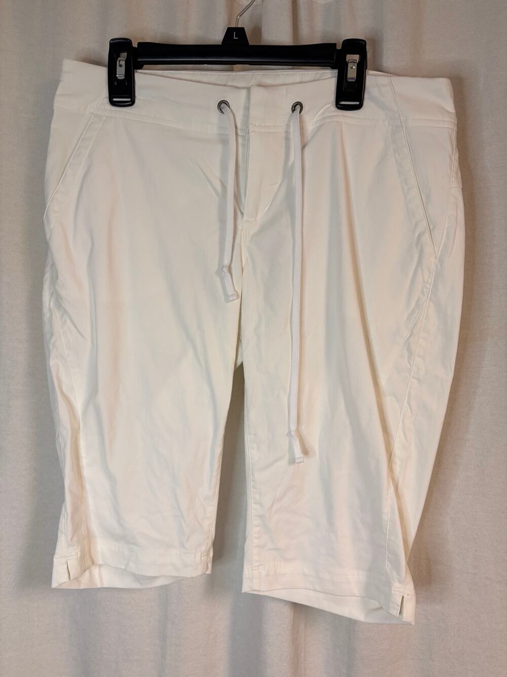 Columbia Omni-Shield White Bermuda Shorts Women’s 6 Outdoor Hiking Stretch